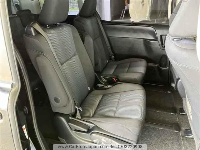 Toyota Voxy thumbnail 9