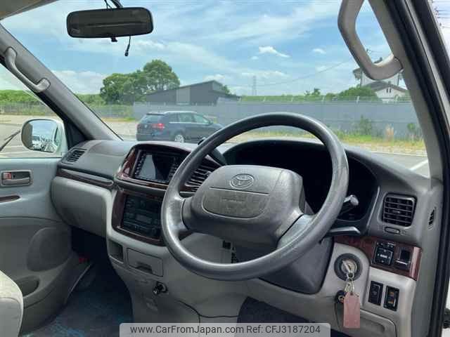 Toyota Hiace Regius thumbnail 4