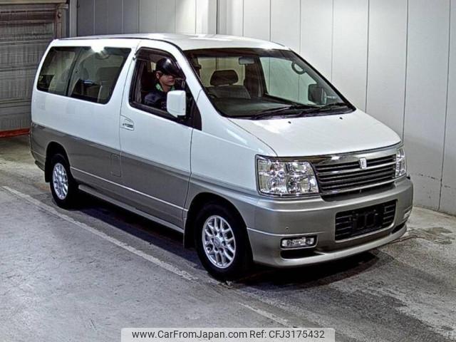 Nissan Elgrand 2001