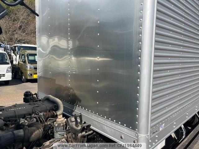 Isuzu Elf Truck 2000 thumbnail 32