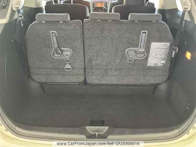 Toyota Estima Hybrid thumbnail 11