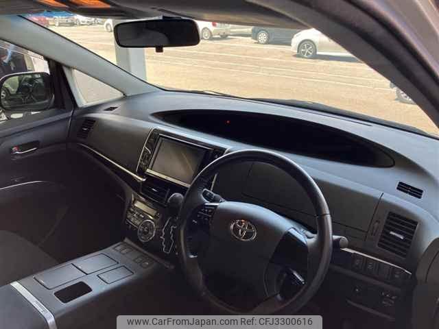 Toyota Estima Hybrid thumbnail 4