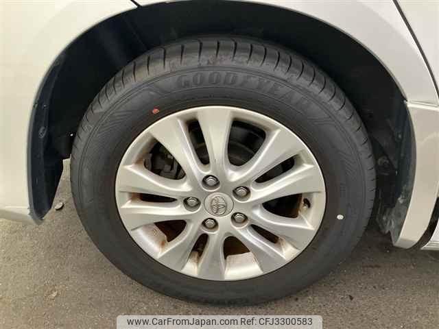 Toyota Voxy thumbnail 10
