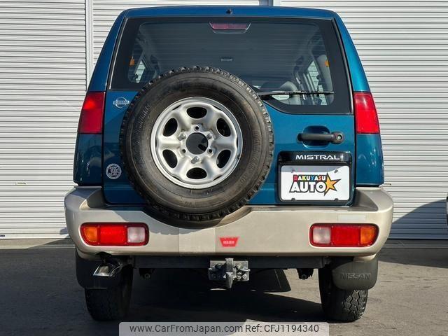 Nissan Mistral 1996 thumbnail 4