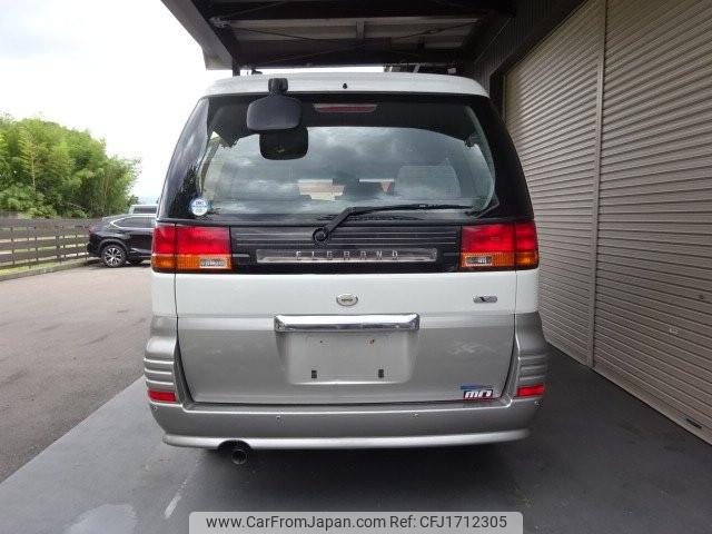 Nissan Elgrand 2000 thumbnail 11