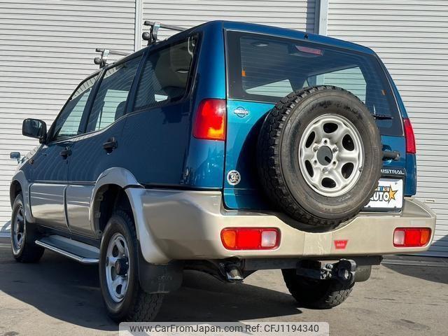 Nissan Mistral 1996 thumbnail 2