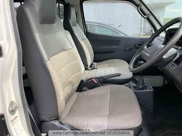 Toyota Hiace Van thumbnail 8