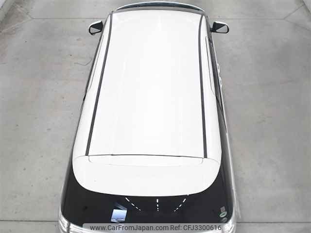 Toyota Estima Hybrid thumbnail 12