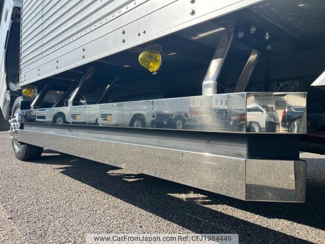 Isuzu Elf Truck 2000 thumbnail 39