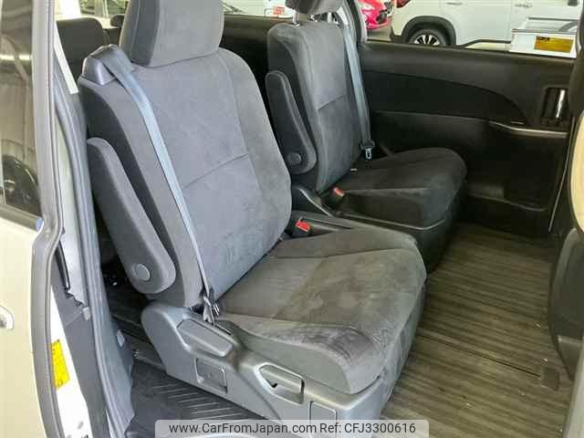 Toyota Estima Hybrid thumbnail 9