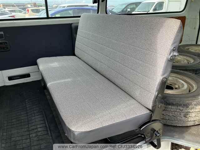 Toyota Hiace Van thumbnail 9
