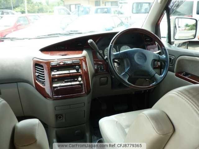 Nissan Elgrand 2001 thumbnail 3