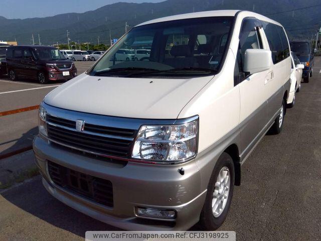 Nissan Elgrand 2001