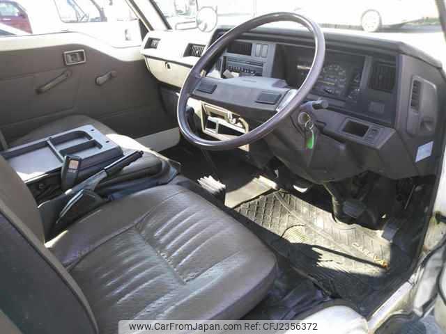 Nissan Caravan Coach 1990 thumbnail 4