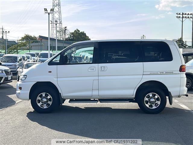 Mitsubishi Delica Spacegear 2000 thumbnail 9
