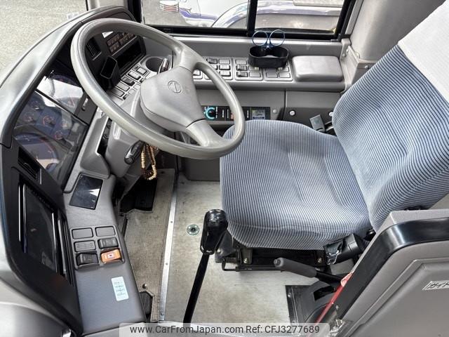 Hino S'elega 1996 thumbnail 6