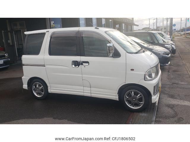 Daihatsu Atrai Wagon 2001 photo 1