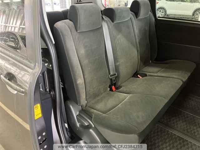 Toyota Voxy thumbnail 9