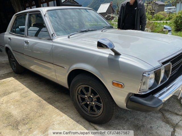 Toyota Corona 1975 photo 1
