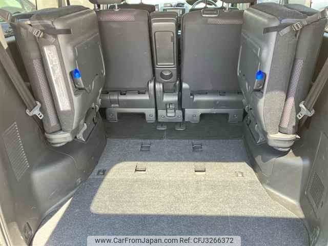 Nissan Serena thumbnail 11