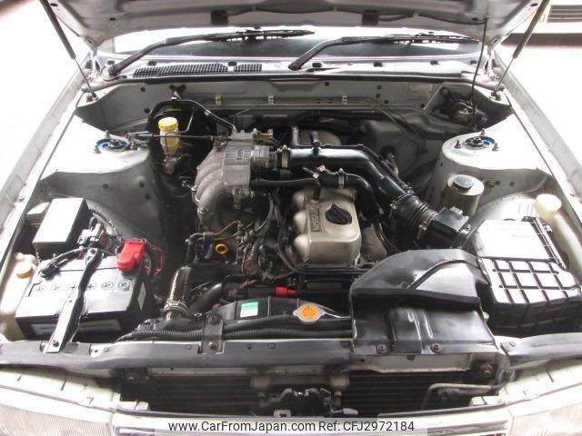Nissan Crew 1998 thumbnail 11