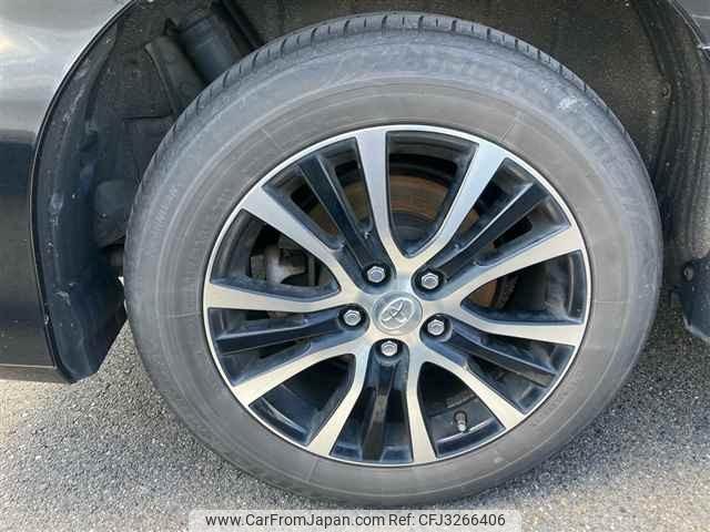 Toyota Estima Hybrid thumbnail 10