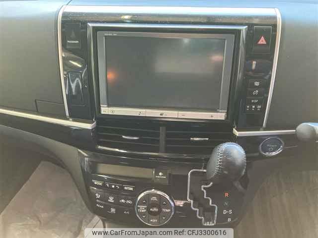 Toyota Estima Hybrid thumbnail 7