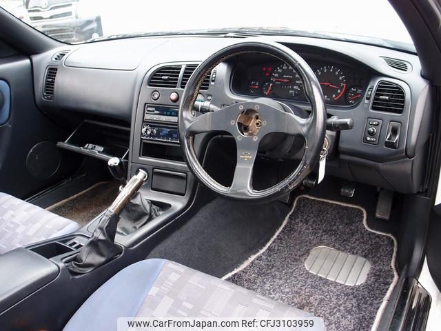 Nissan Skyline Coupe 1996 thumbnail 3