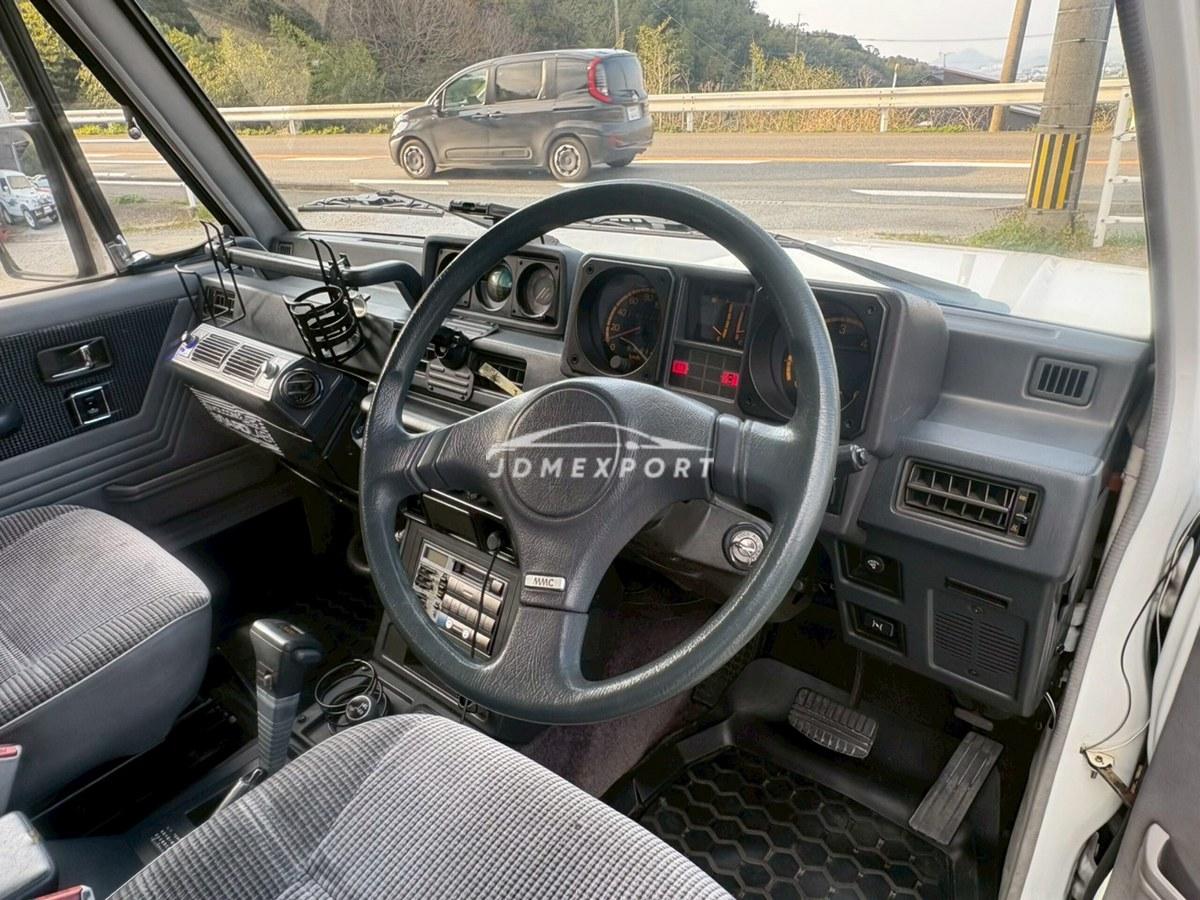 Mitsubishi Pajero 1987 thumbnail 10