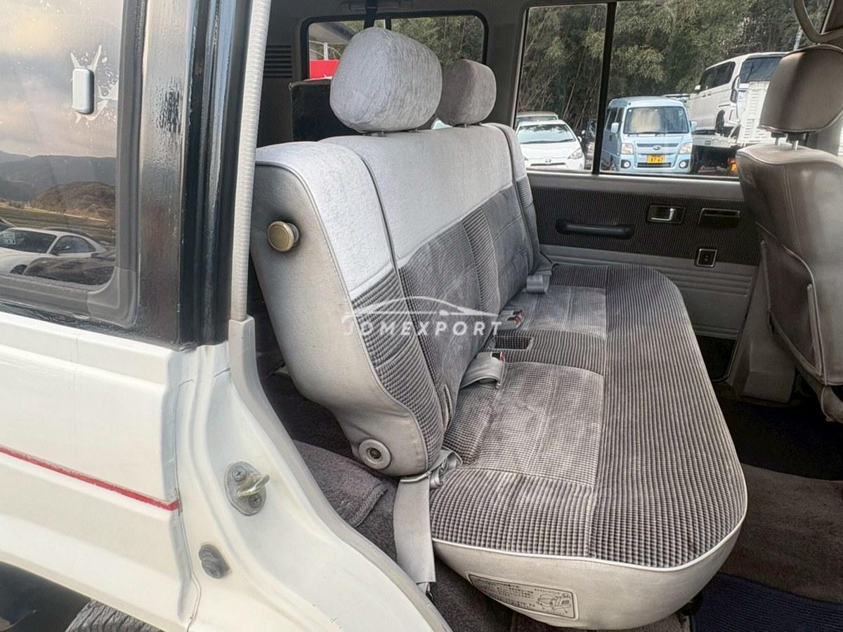 Mitsubishi Pajero 1987 thumbnail 28