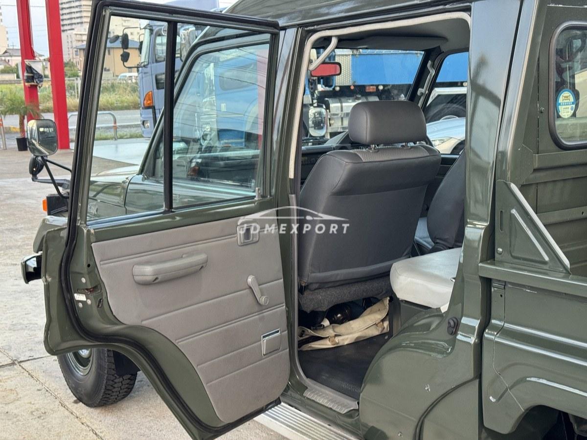 Toyota Land Cruiser 2001 thumbnail 32