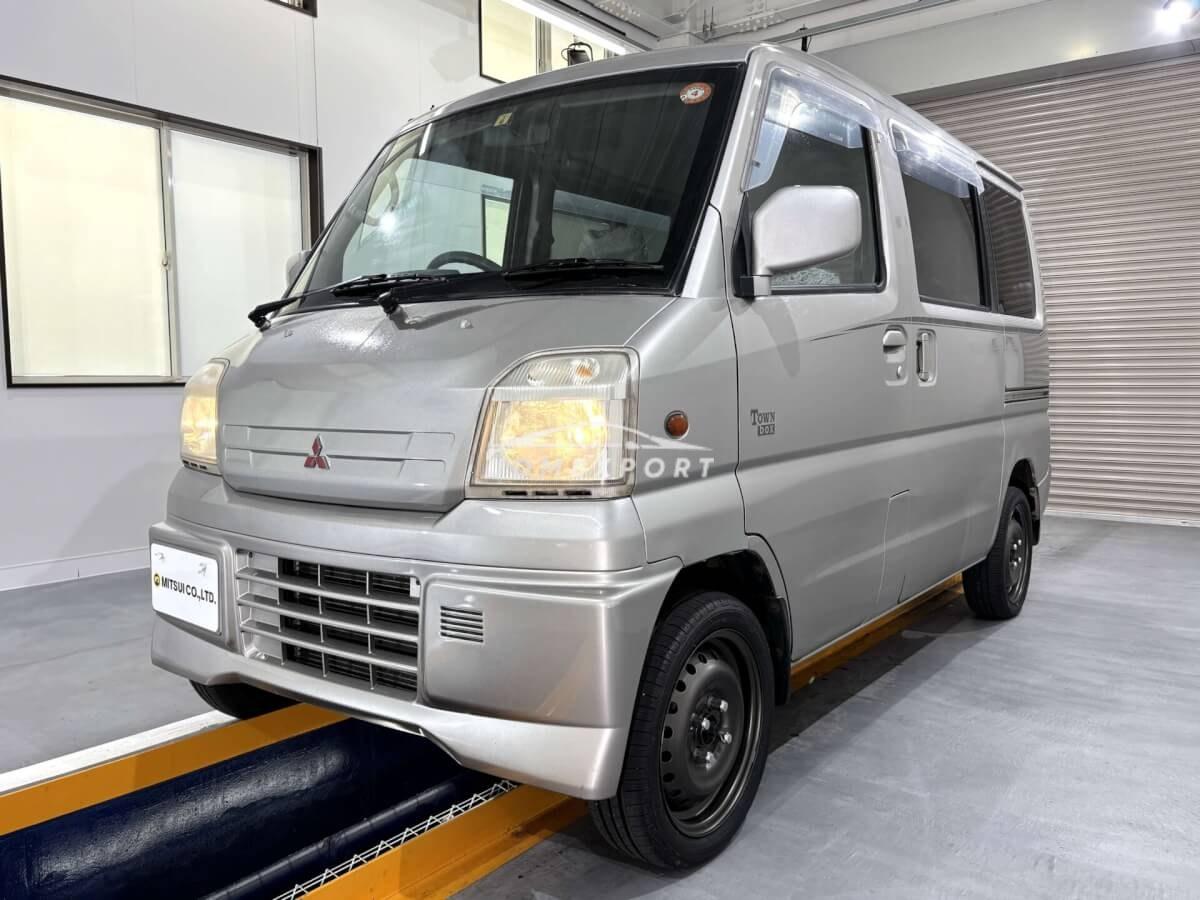 Mitsubishi Town Box 2000 thumbnail 3