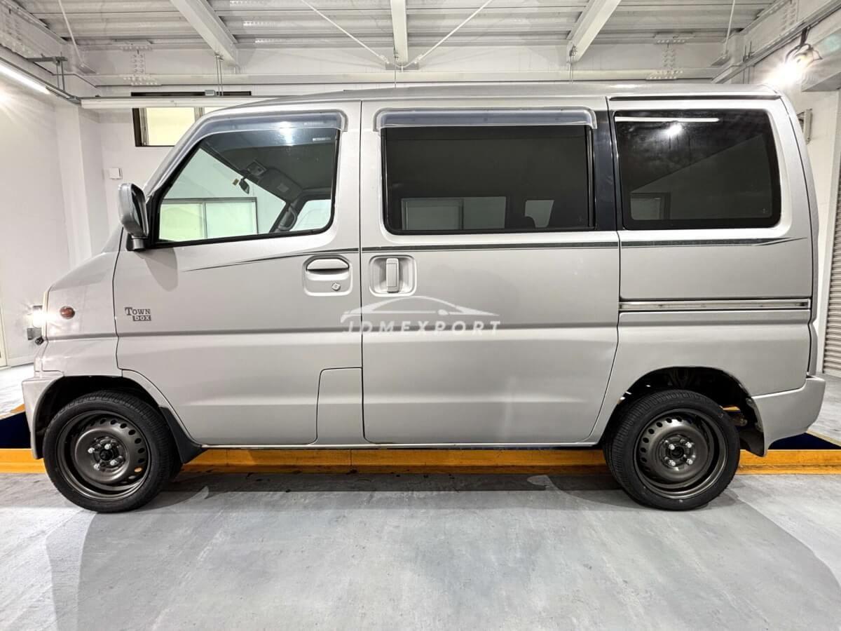 Mitsubishi Town Box 2000 thumbnail 4