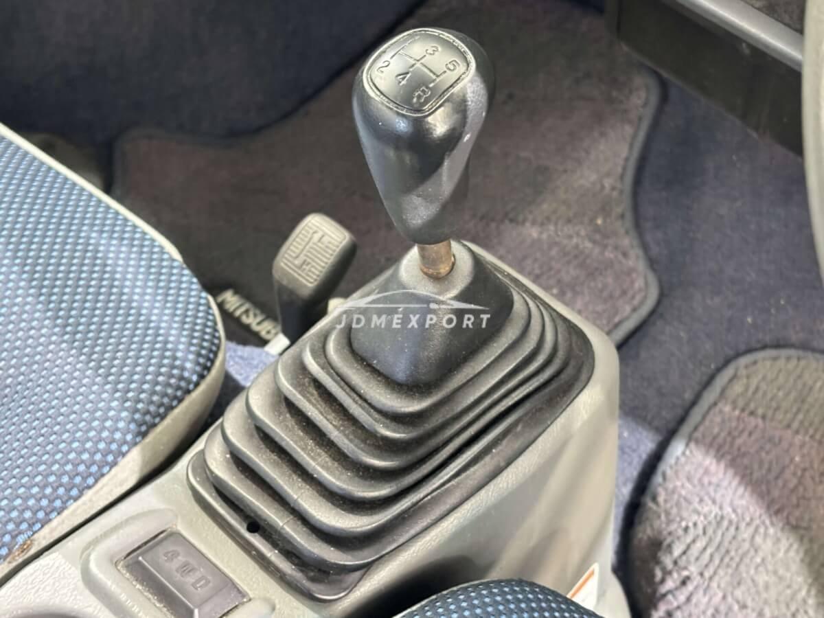 Mitsubishi Town Box 2000 thumbnail 17