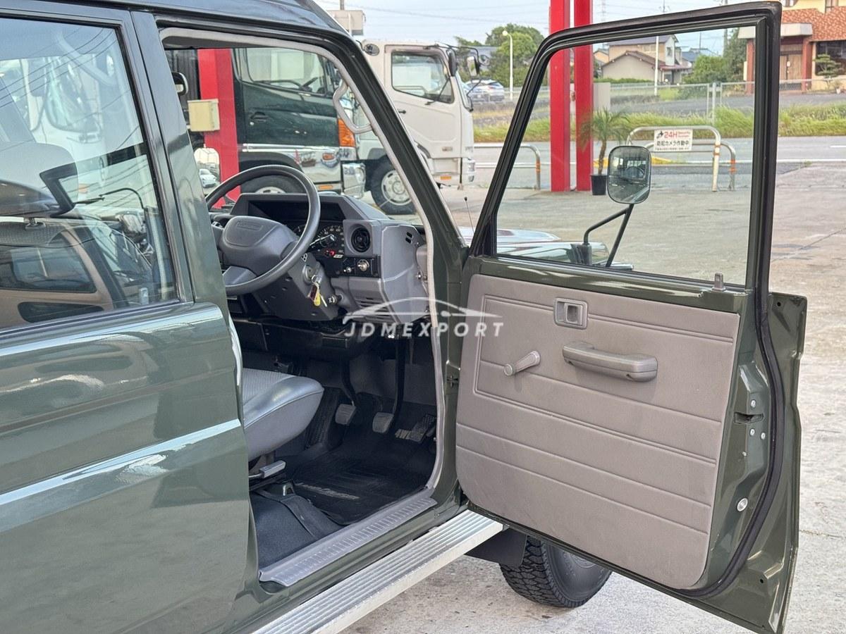 Toyota Land Cruiser 2001 thumbnail 28
