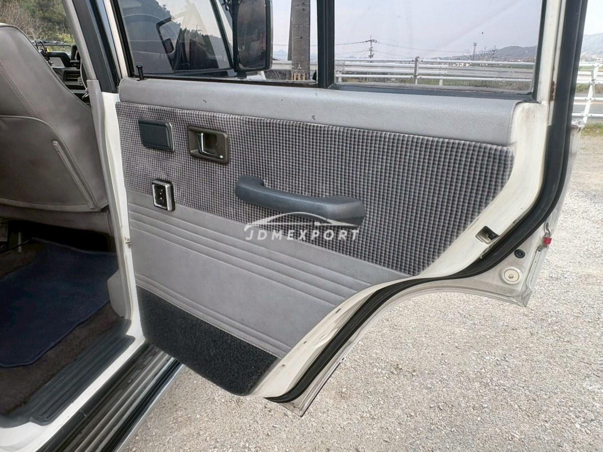 Mitsubishi Pajero 1987 thumbnail 30