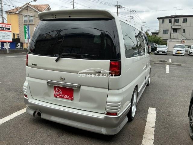 Nissan Elgrand 2000 thumbnail 2