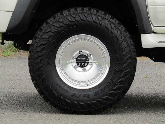 Toyota Hilux Surf 2000 thumbnail 23