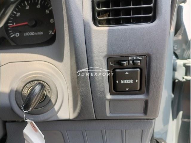 Toyota Land Cruiser Prado 2001 thumbnail 22