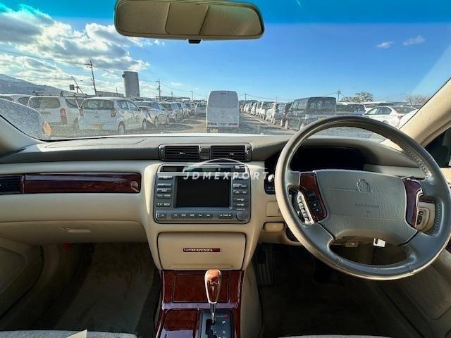Toyota Crown Majesta 2001 thumbnail 3