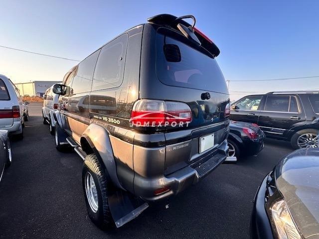 Mitsubishi Delica Spacegear 1998 thumbnail 2