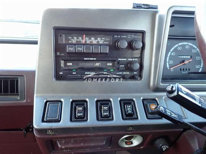 Toyota Coaster 1986 thumbnail 23