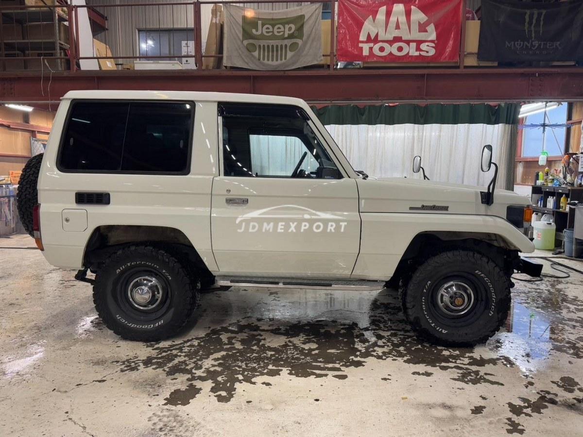 Toyota Land Cruiser 70 1987 thumbnail 3