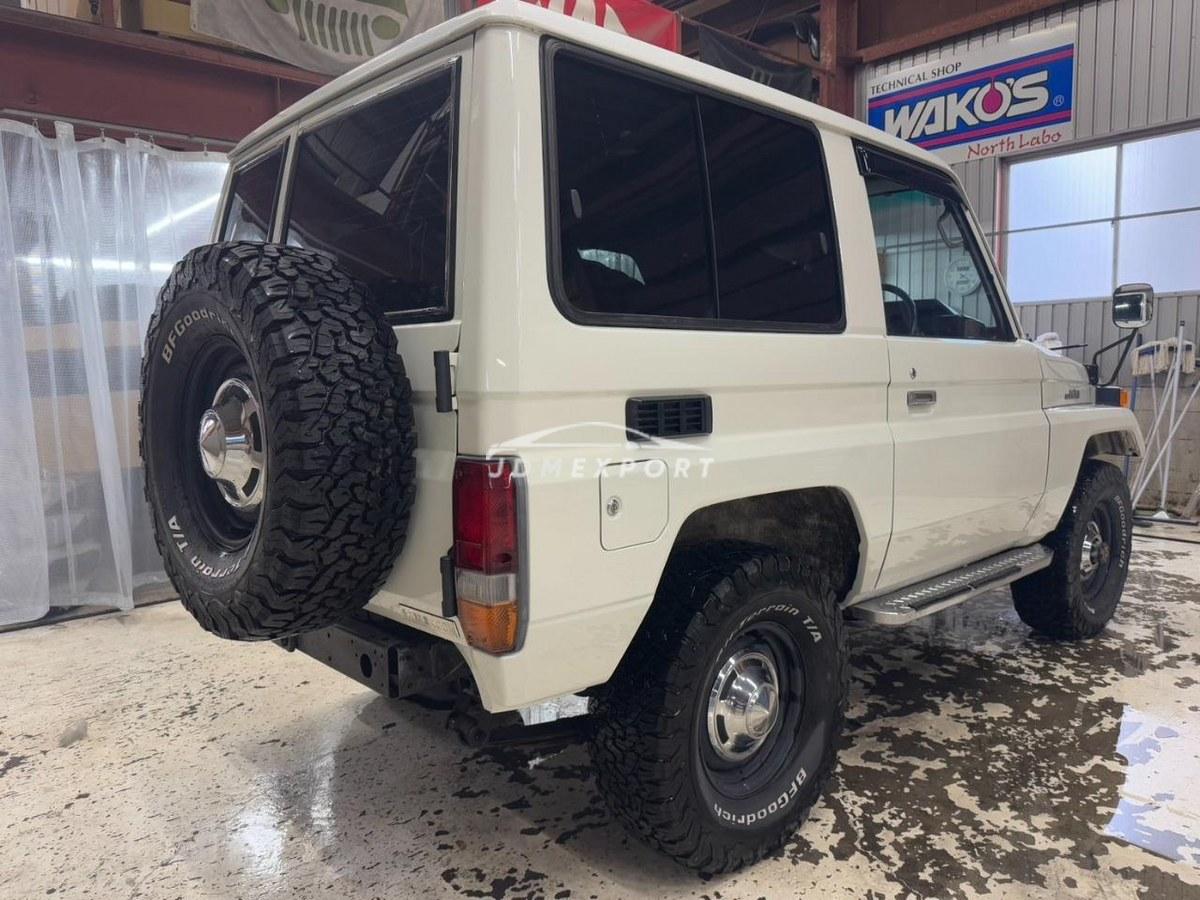 Toyota Land Cruiser 70 1987 thumbnail 4