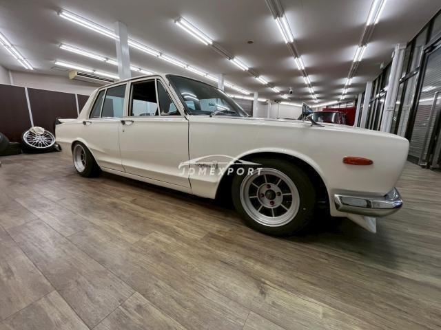 Nissan Skyline 1971 thumbnail 3