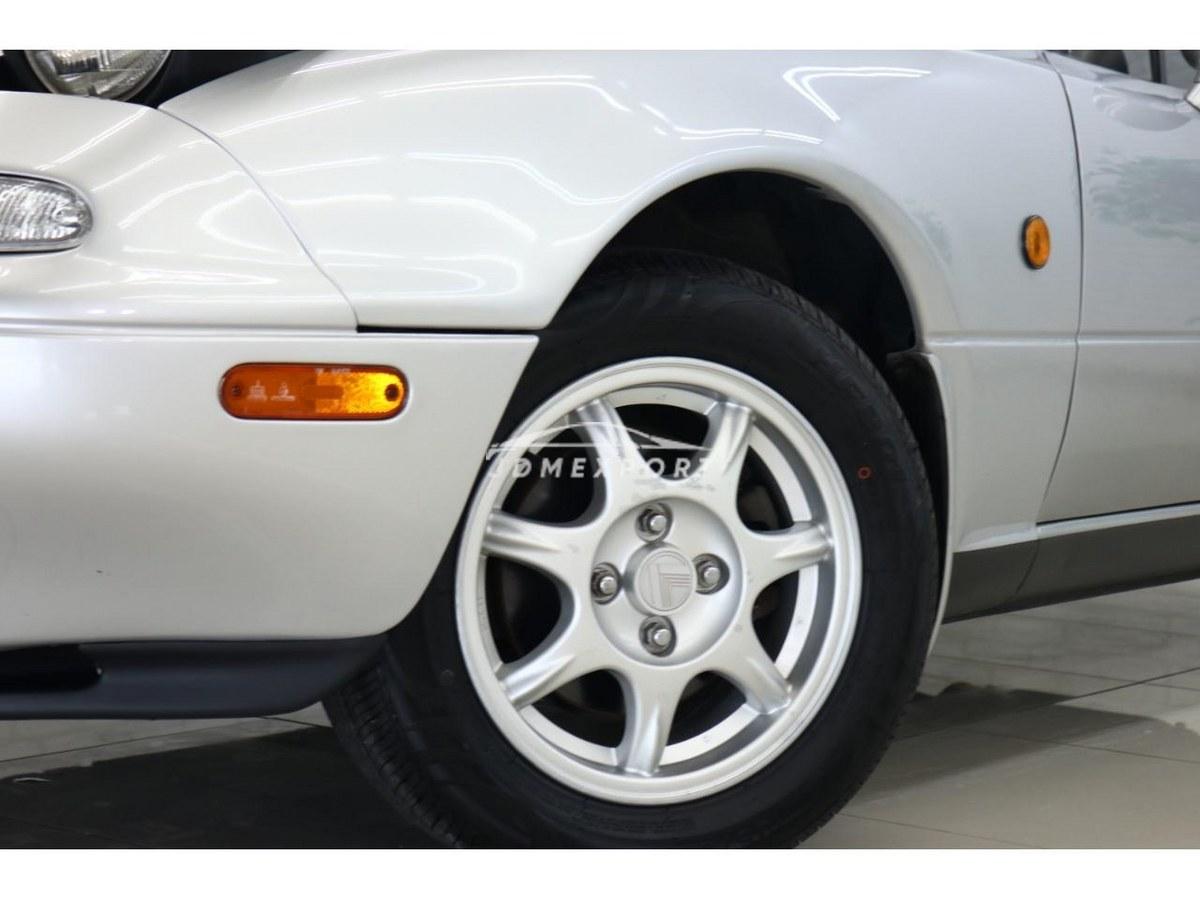 Mazda Eunos Roadster 1997 thumbnail 4