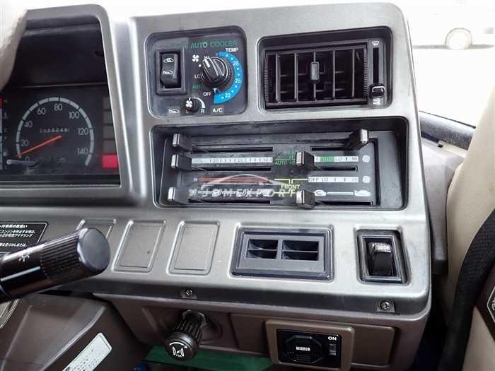 Toyota Coaster 1990 thumbnail 23