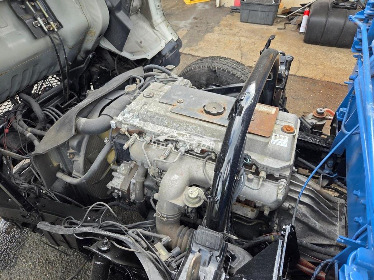 Mitsubishi Fuso Canter 2000 thumbnail 31