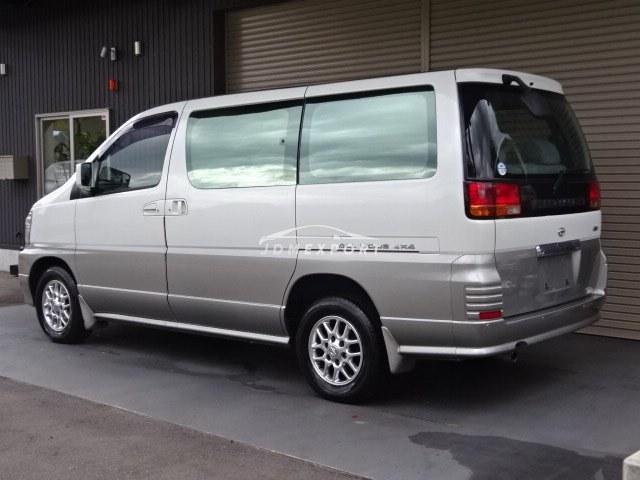 Nissan Elgrand 2000 thumbnail 2