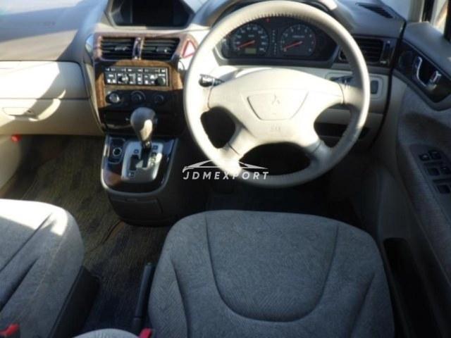 Mitsubishi Chariot Grandis 1999 thumbnail 3